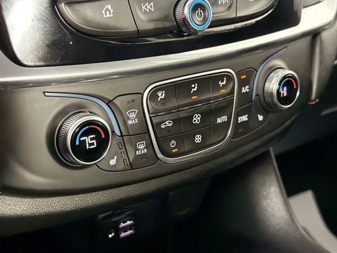 Used 2020 Chevrolet Traverse RS image 16