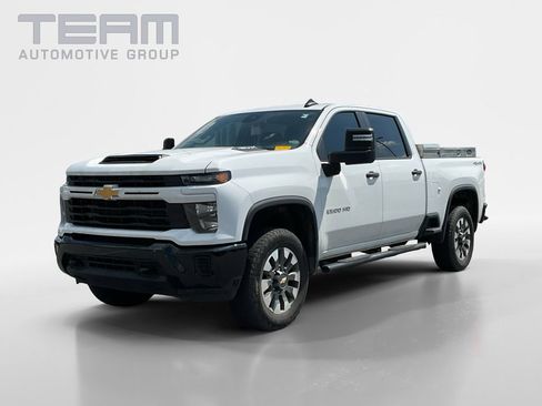 Used 2024 Chevrolet Silverado 2500 Custom w/ Custom Value Package AWD/4WD image 3