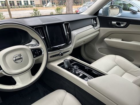 Used 2023 Volvo XC60 T8 Plus image 34