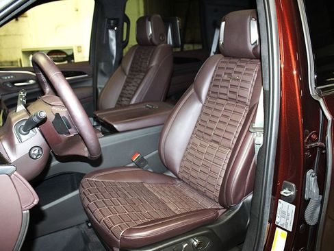 Used 2022 Cadillac Escalade Premium Luxury Platinum AWD/4WD image 7