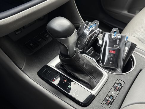 Used 2017 Toyota Highlander Limited image 26