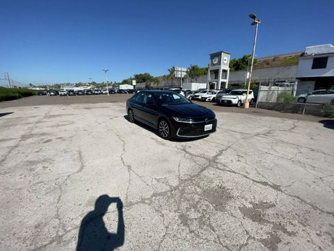 Used 2025 Volkswagen Jetta SE image 16