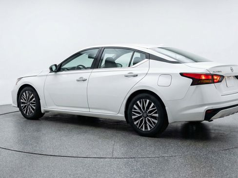 Used 2025 Nissan Altima 2.5 SV image 6