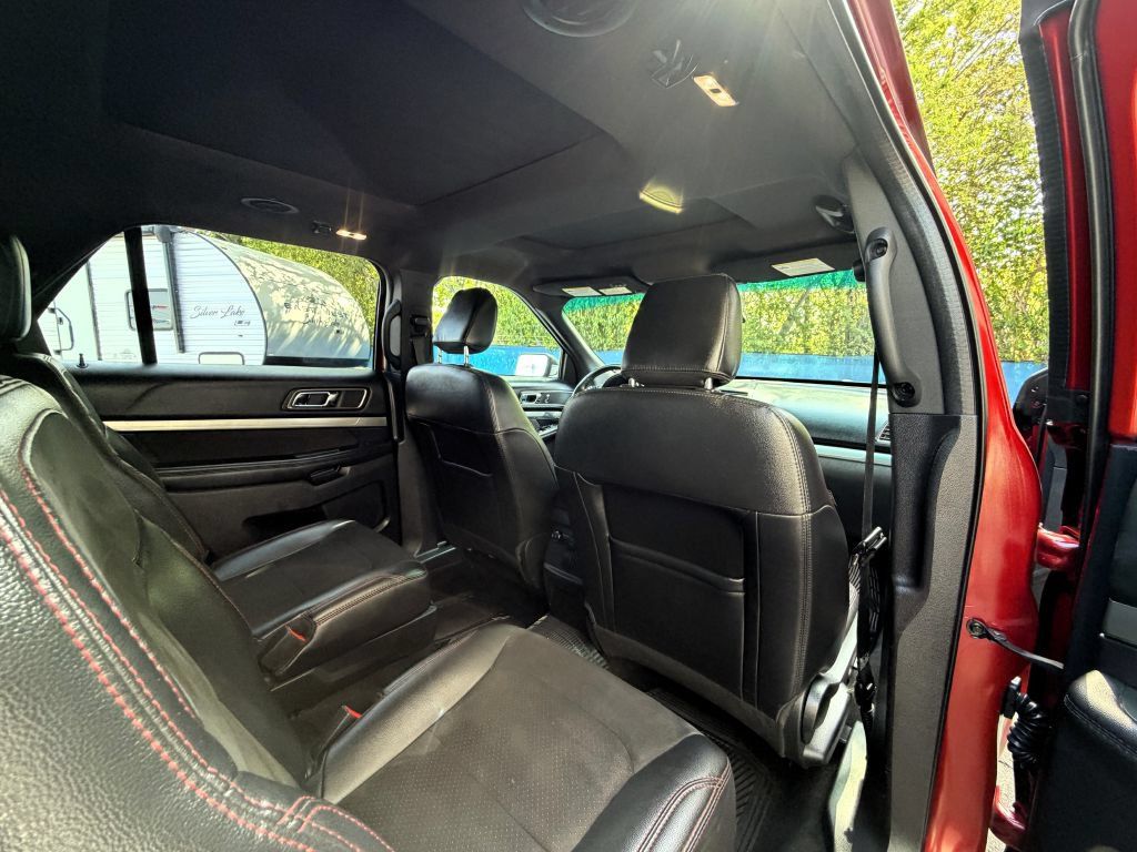 Used 2019 Ford Explorer XLT w/ Equipment Group 202A FWD image 17