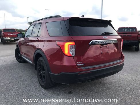 Used 2022 Ford Explorer XLT image 5