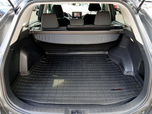 Used 2021 Toyota RAV4 LE image 10