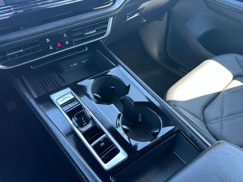 Used 2025 Volkswagen Atlas Cross Sport SE image 43