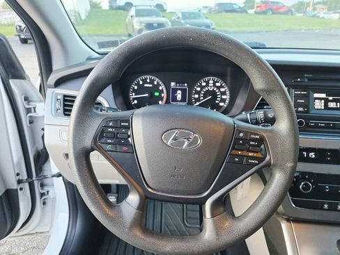 Used 2017 Hyundai Sonata SE FWD image 14