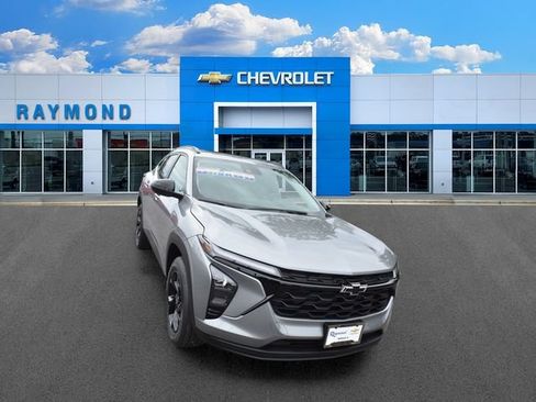 New 2026 Chevrolet Trax LT w/ Sunroof Package FWD image 10