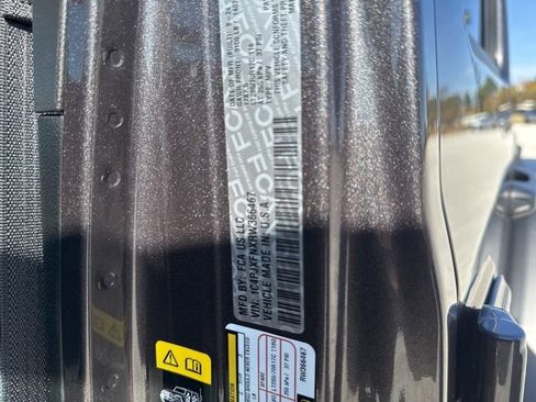 Used 2024 Jeep Wrangler Unlimited Rubicon image 24