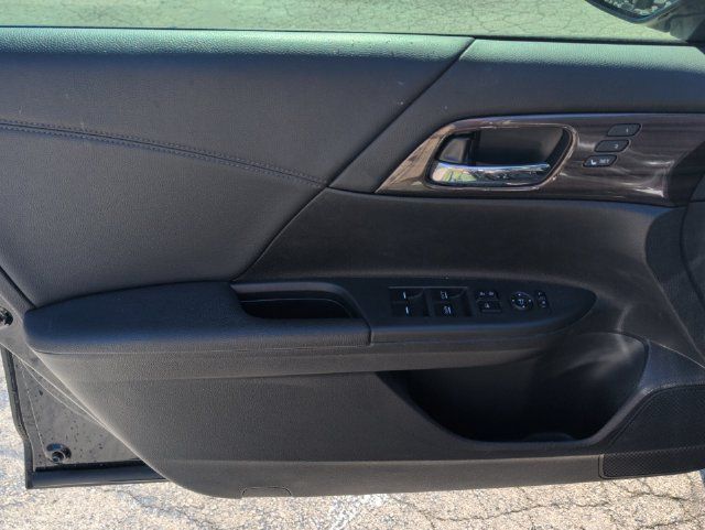 Used 2017 Honda Accord EX-L image 25