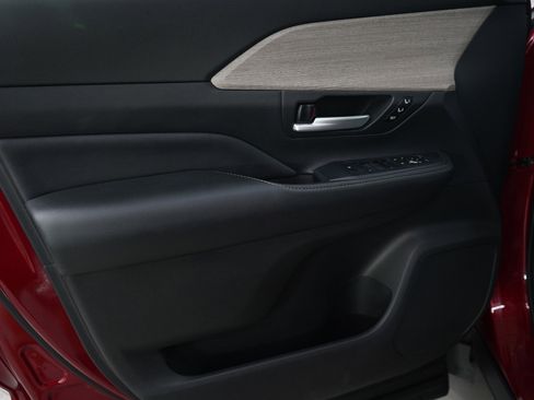 Used 2024 Toyota Grand Highlander Platinum image 27