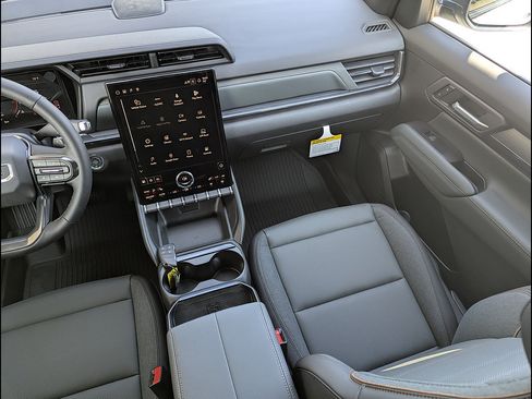 New 2027 GMC Terrain AT4 w/ LPO, Floor Liner Package AWD/4WD image 18