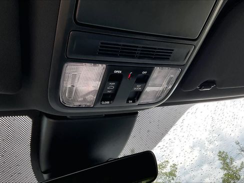 Used 2025 Honda Odyssey Sport-L image 32