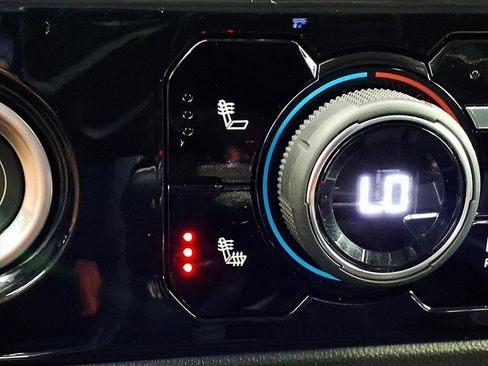 Used 2022 Chevrolet Silverado 1500 LT image 6