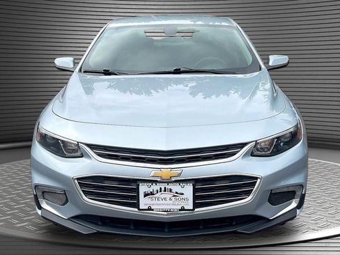 Used 2017 Chevrolet Malibu LT FWD image 2