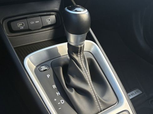 Used 2024 Hyundai Venue SEL image 23