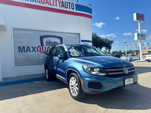Used 2017 Volkswagen Tiguan Limited w/ Premium Package image 9
