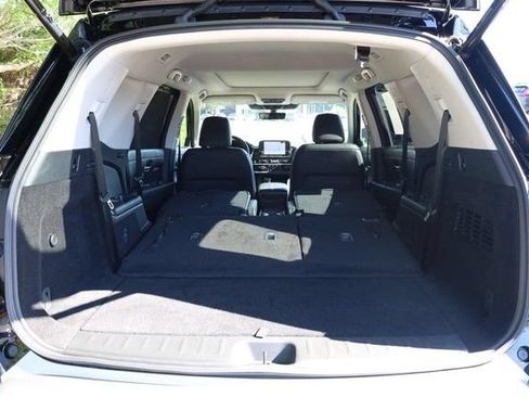 Certified 2025 Nissan Pathfinder SL w/ SL Premium Package FWD image 9