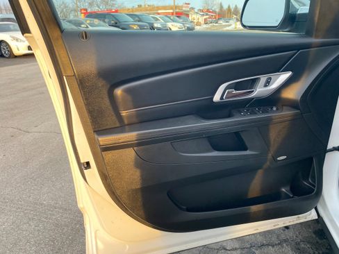 Used 2017 GMC Terrain SLT image 9