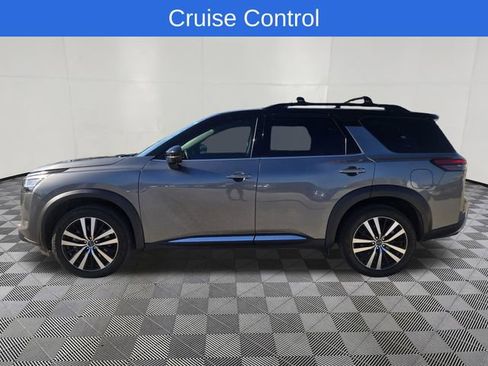 Used 2023 Nissan Pathfinder Platinum w/ Cargo Package image 4