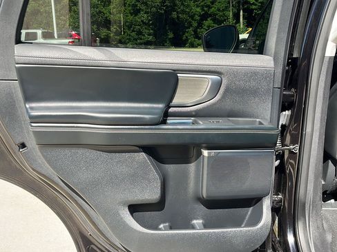 Used 2025 Ford Expedition Platinum AWD/4WD image 26