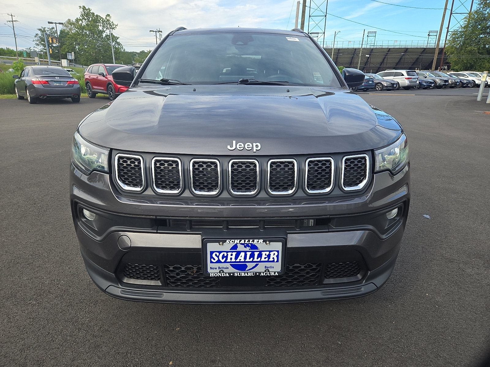 Used 2023 Jeep Compass Latitude AWD/4WD image 2
