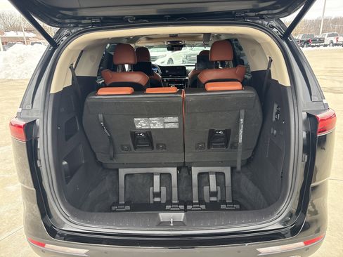 Used 2024 Kia Carnival SX Prestige image 5