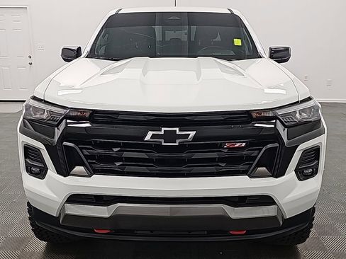 Used 2024 Chevrolet Colorado Z71 image 3