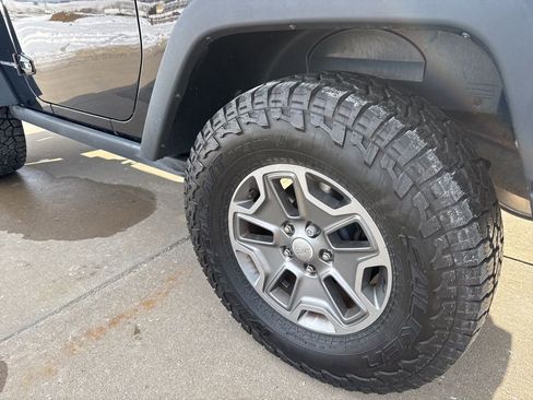 Used 2018 Jeep Wrangler Rubicon w/ Power Convenience Group image 9