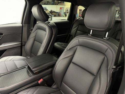 Used 2025 Lincoln Nautilus Premier w/ Jet Appearance Package AWD/4WD image 19
