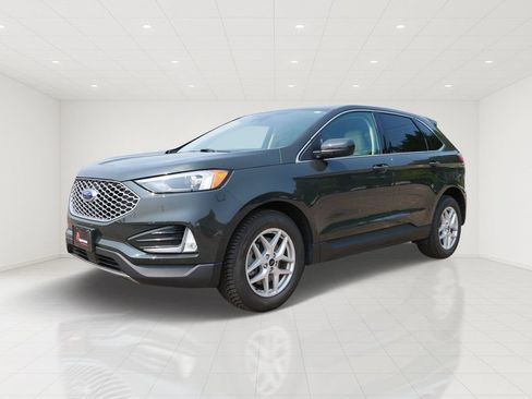 Certified 2024 Ford Edge SEL w/ Convenience Package AWD/4WD image 2