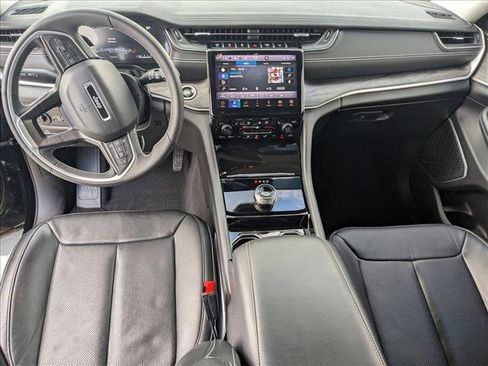 Used 2023 Jeep Grand Cherokee Limited w/ Luxury Tech Group II image 18