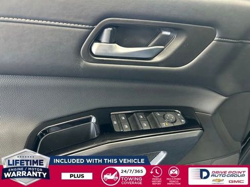 Used 2025 Nissan Pathfinder SL image 14