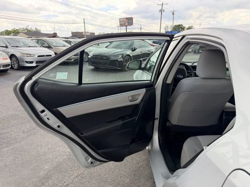 Used 2015 Toyota Corolla LE FWD image 30
