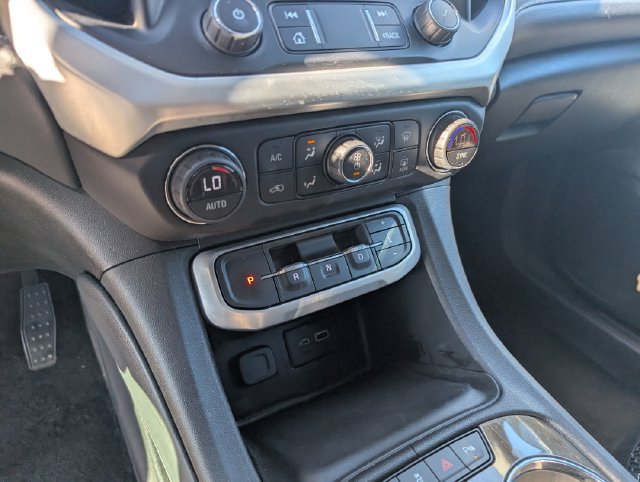 Used 2020 GMC Acadia SLE w/ Driver Convenience Package FWD image 20