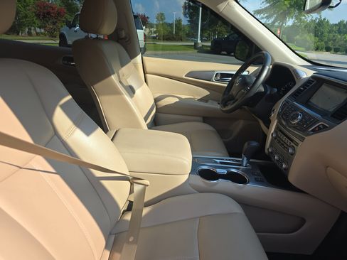 Used 2019 Nissan Pathfinder SL FWD image 10