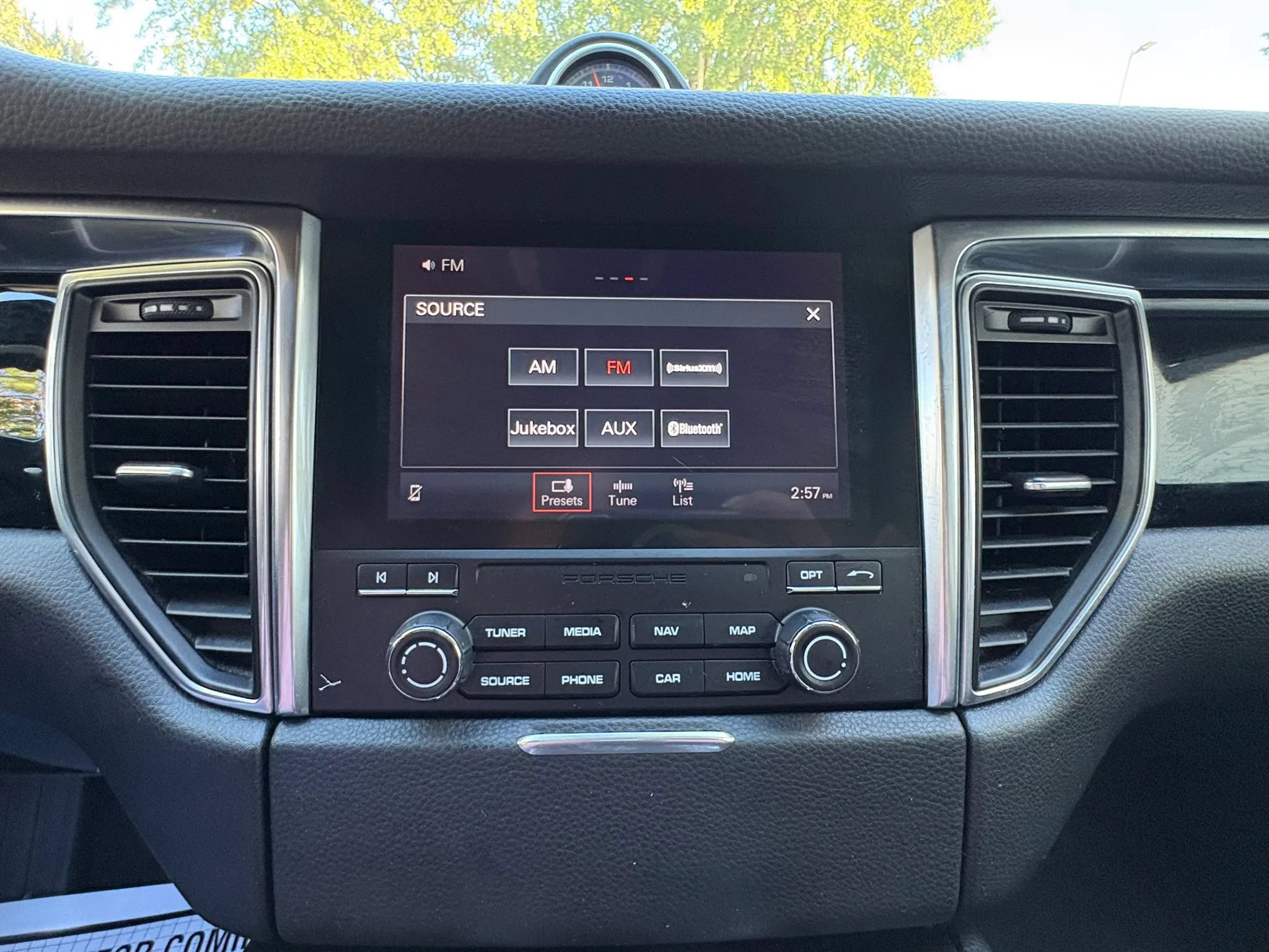 Used 2018 Porsche Macan AWD/4WD image 41
