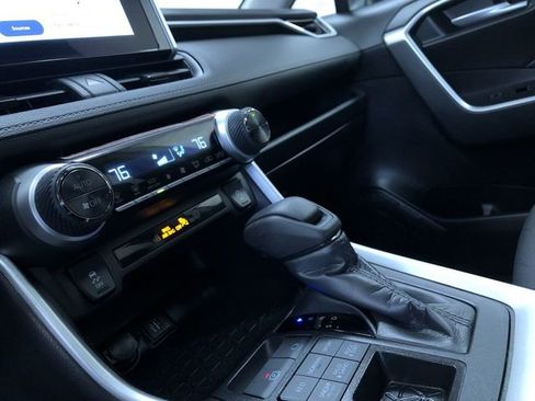 Used 2025 Toyota RAV4 XLE w/ Convenience Package image 30