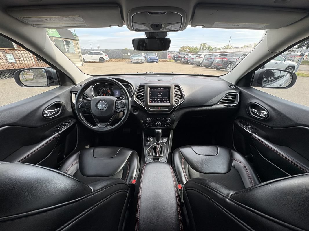 Used 2019 Jeep Cherokee Trailhawk AWD/4WD image 12