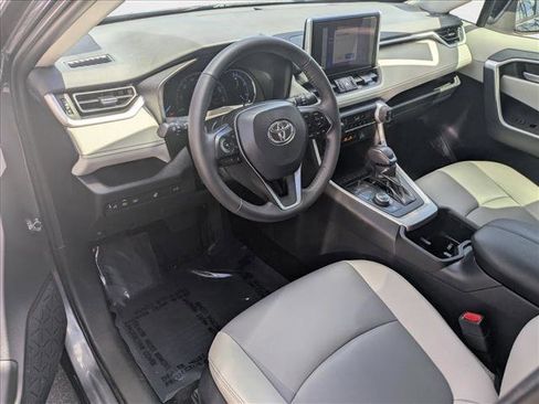 Used 2023 Toyota RAV4 XLE Premium image 9