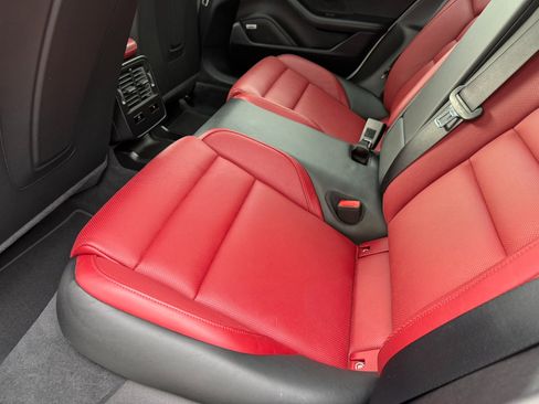 Used 2020 Porsche Taycan image 29