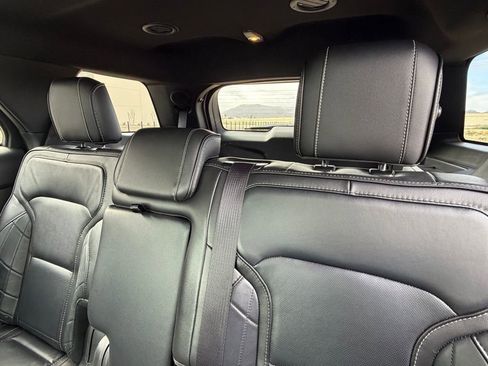 Used 2018 Ford Explorer Platinum image 14