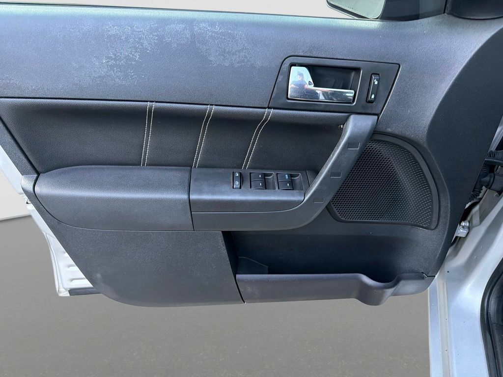 Used 2010 Ford Focus SEL FWD image 18