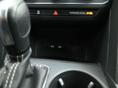 Used 2021 Volkswagen Atlas Cross Sport SE image 17