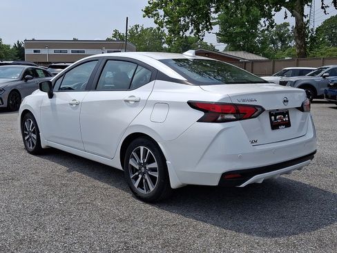 Used 2022 Nissan Versa SV w/ Trunk Package FWD image 7