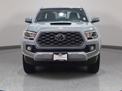 Used 2021 Toyota Tacoma TRD Sport image 3