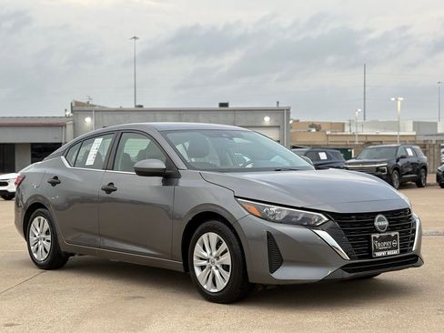 Used 2024 Nissan Sentra S image 5