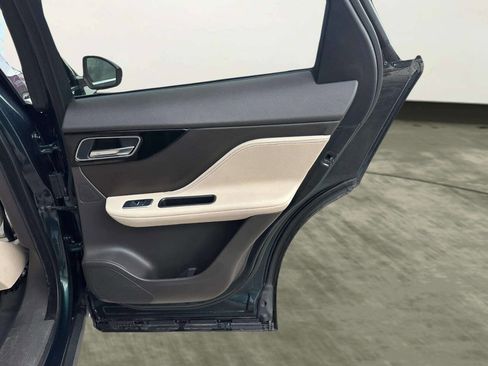 Used 2017 Jaguar F-PACE Prestige image 16