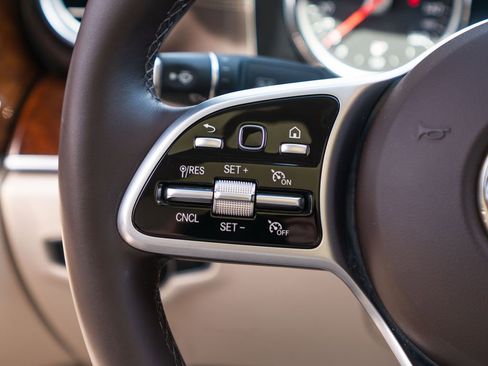 Used 2019 Mercedes-Benz E 300 4MATIC image 19